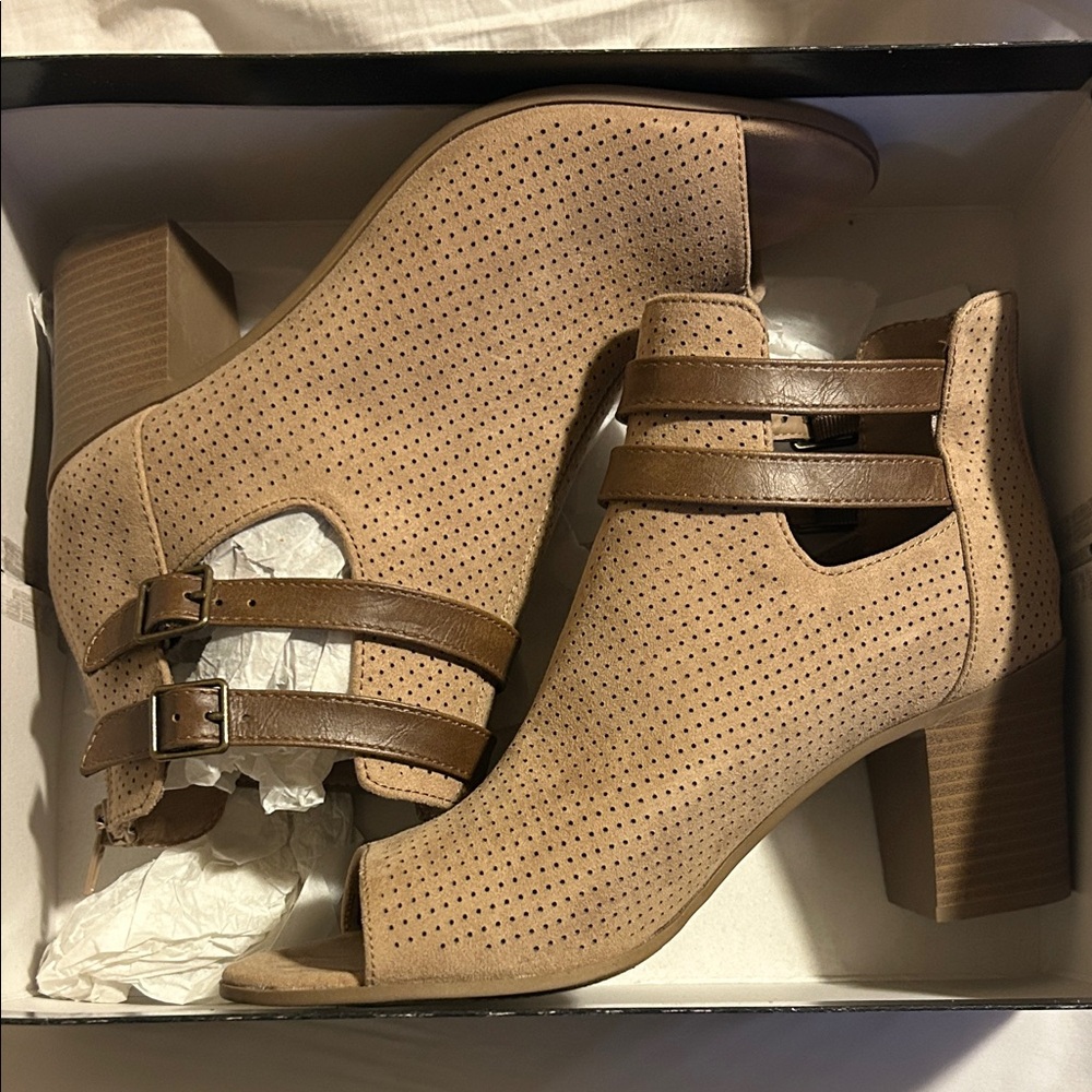 R2 Tan and Brown Heeled Ankle Boots